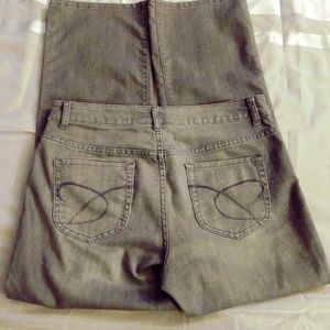 ⬇️$18 HOST PICK,Chico's boot cut platinum jeans.